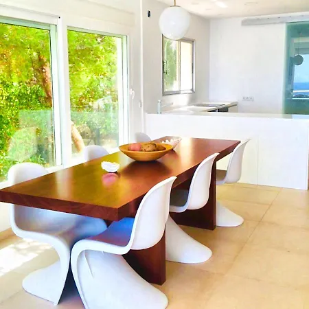 Les Rotes Bed & Breakfast *